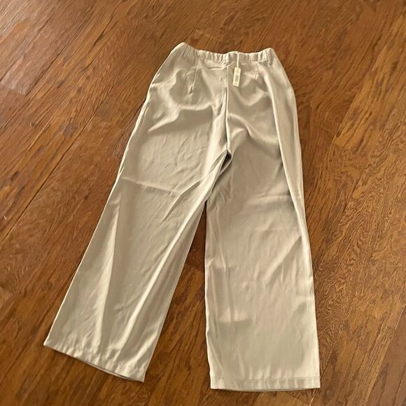 Oversized tan slacks - Picture 10 of 12